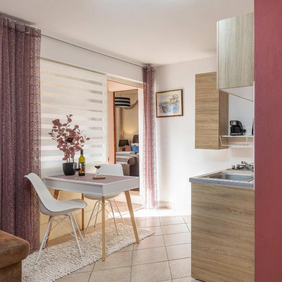 Bougainvillea--Apartment By The Sea Ston Exteriér fotografie