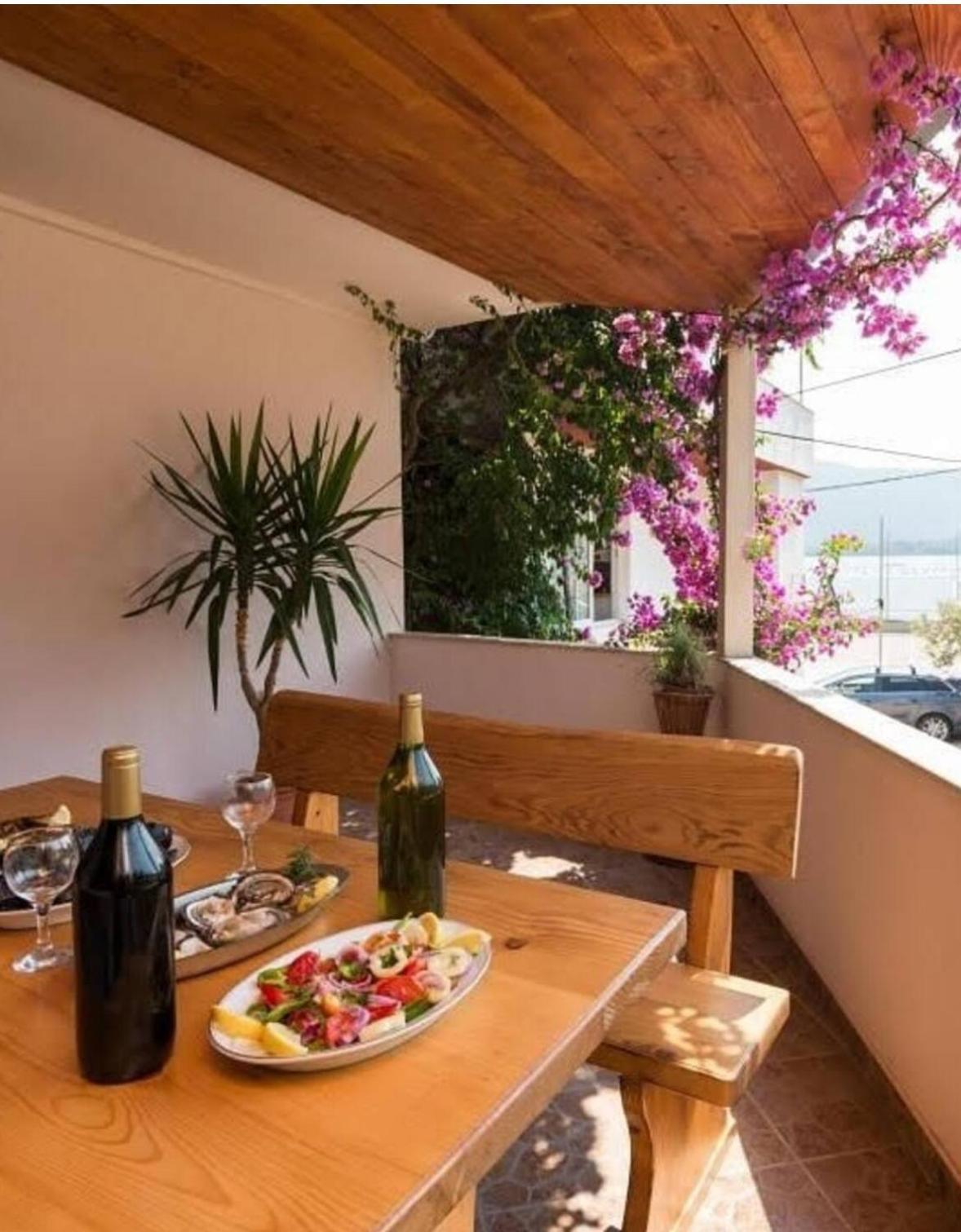 Bougainvillea--Apartment By The Sea Ston Exteriér fotografie